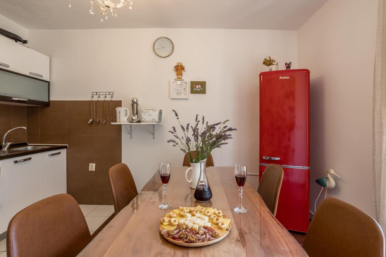 Dalmatian 230M2 With Pool And Garden Near The Old Town For Families Appartement Split Buitenkant foto